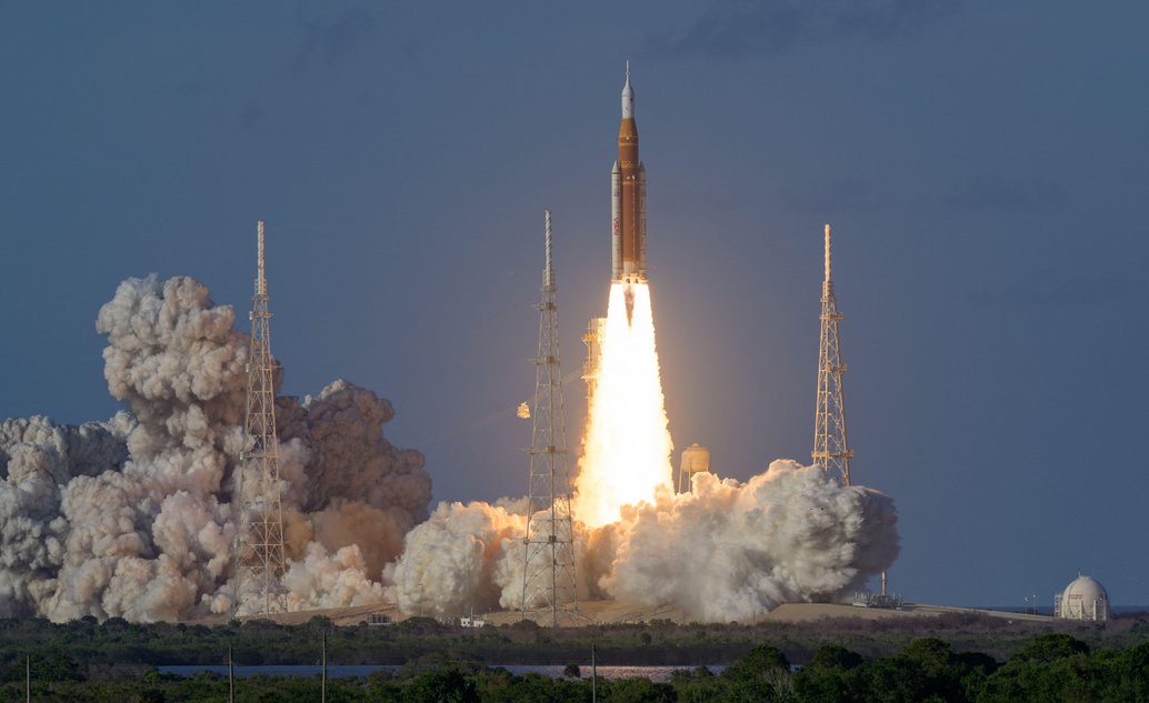 Artemis II Launches: Four Astronauts Begin Humanity’s First Moon Voyage in Over 50 Years